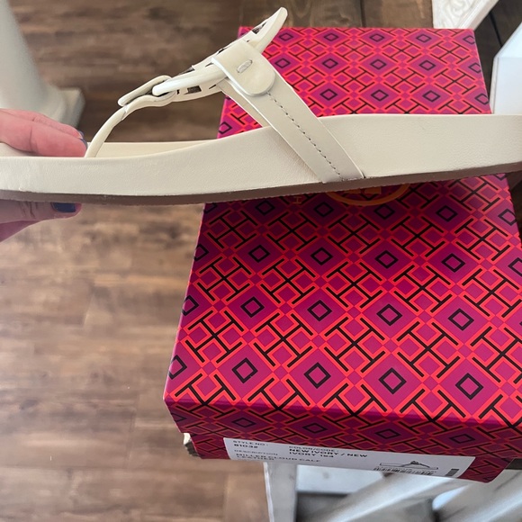 New Tory Burch sandals - Picture 5 of 5